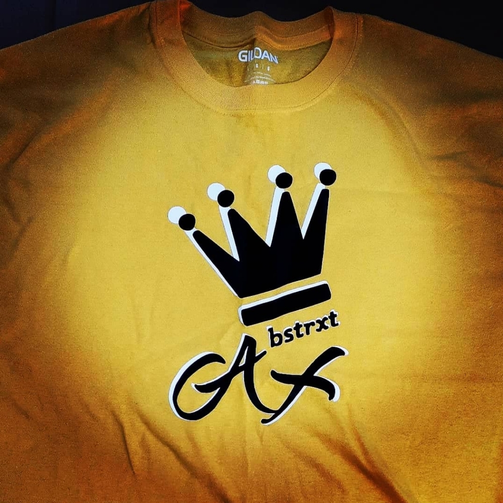 Basic tee yellow with blk and white vinyl sz Lg
